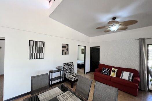 4 Bedroom House, 6 Mins Away From Playa Grande in Matapalo