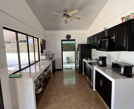 4 Bedroom House, 6 Mins Away From Playa Grande in Matapalo