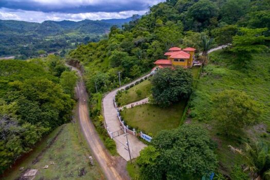 OCEAN VIEW HOUSE IN CAMARONAL – AMAZING DEAL
