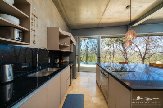 Home with Full Solar Energy System – GREAT LOCATION IN SAN JUANILLO