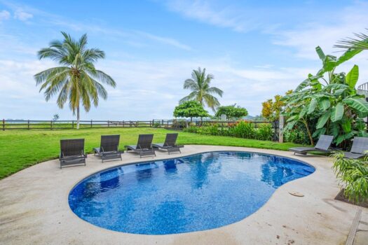 AMAZING BEACH FRONT CONDO IN PLAYA POTRERO!!