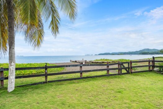 AMAZING BEACH FRONT CONDO IN PLAYA POTRERO!!