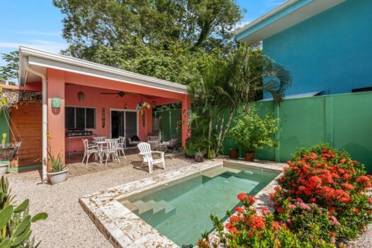 Casa Gemelas: Charming Surfside Property with Two Homes and Garden Views