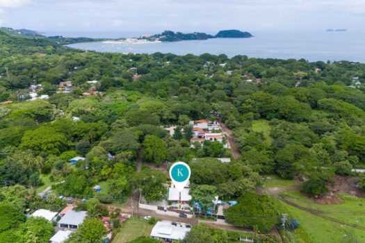 Casa Gemelas: Charming Surfside Property with Two Homes and Garden Views