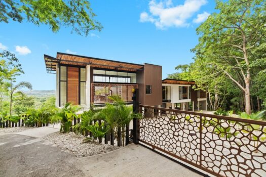 Luxury Home in Gated Community – Valley Views!!