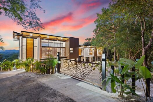 Luxury Home in Gated Community – Valley Views!!