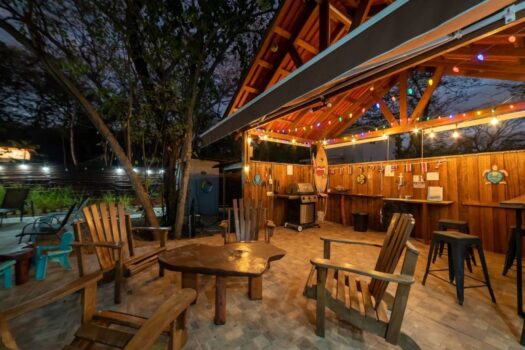 AMAZING HOME IN CATALINA COVE – GENERATING INCOME – INVESTMENT