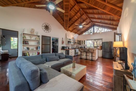 AMAZING HOME IN CATALINA COVE – GENERATING INCOME – INVESTMENT