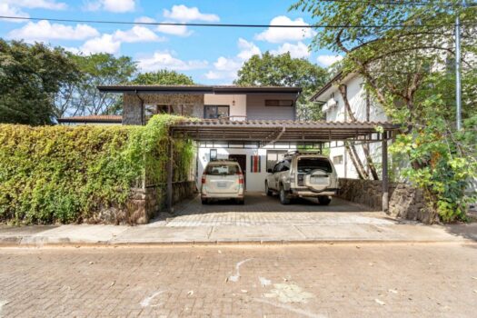 Villa Sonrisa | 4 Bedroom Home in Gated Community minutes to Tamarindo 🌅