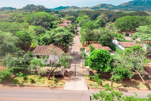 Villa Sonrisa | 4 Bedroom Home in Gated Community minutes to Tamarindo 🌅