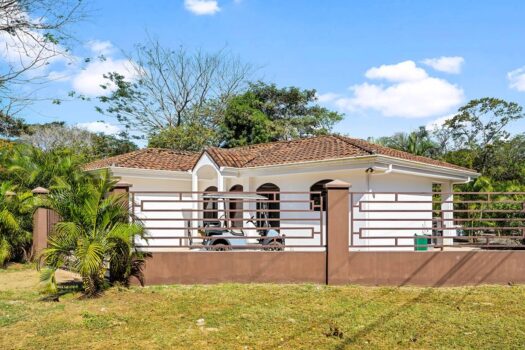 Casa Miel: Stunning 2-Bedroom Home Steps from Playa Potrero’s Beaches & Dining.