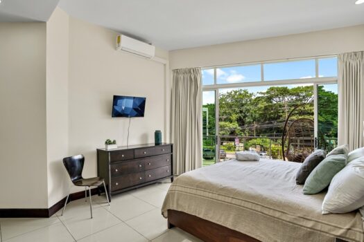 Charming and Modern Condo in Heart of Tamarindo