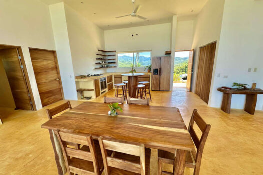 A Nature Lover’s Dream of Off Grid Living