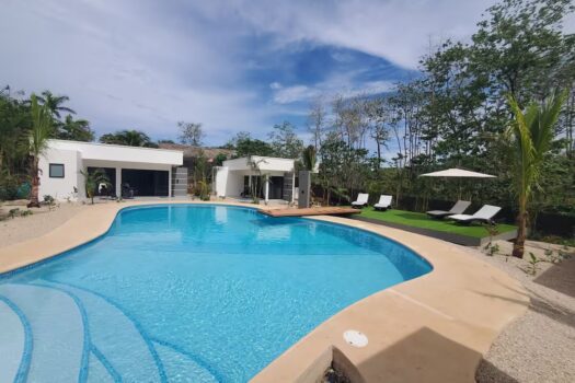 One Life Villas – Walk to Beach – Perfect blend of privacy, comfort and coastal charm.