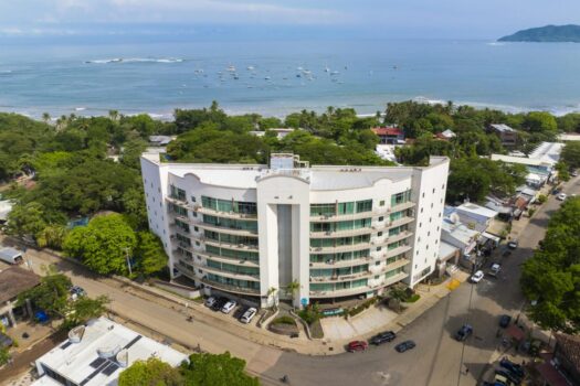 Spacious Condo for Sale in Tamarindo – Walk to the Beach | Pacific Park #402