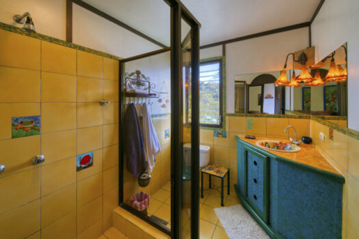 The Lucky Bug – Nuevo Arenal, Costa Rica | Owner Financing Available