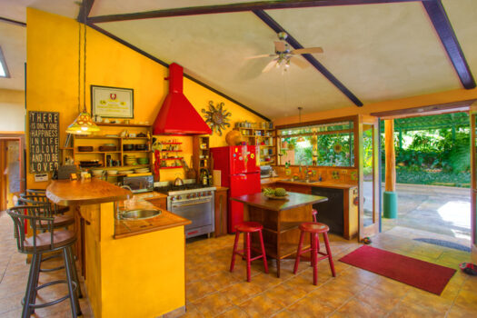 The Lucky Bug – Nuevo Arenal, Costa Rica | Owner Financing Available