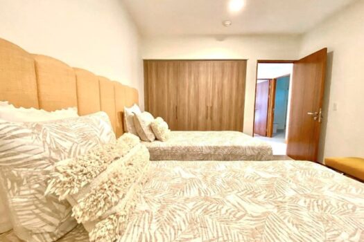 Peninsula 12 – Peninsula 3-Bed 2-Bath Condo One Block from the Beach!