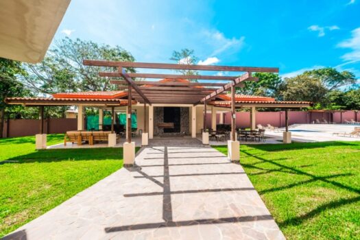 Peninsula 12 – Peninsula 3-Bed 2-Bath Condo One Block from the Beach!