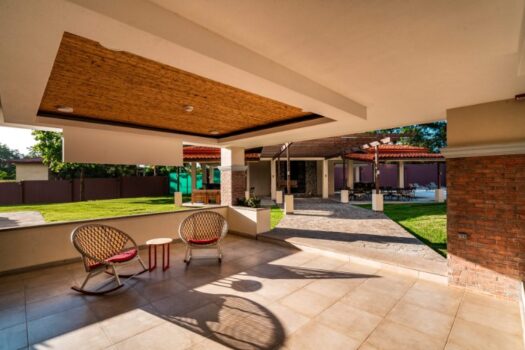 Peninsula 12 – Peninsula 3-Bed 2-Bath Condo One Block from the Beach!