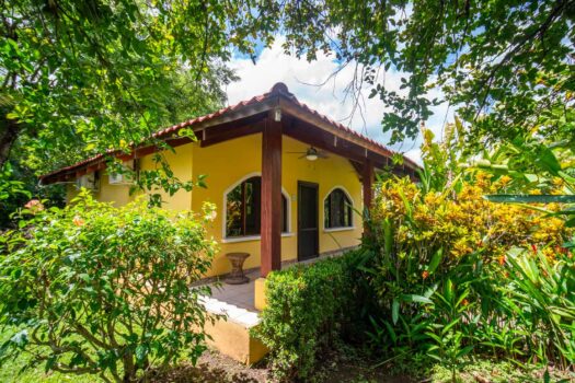 Cozy and Relaxing Villa Steps from Playa Potrero
