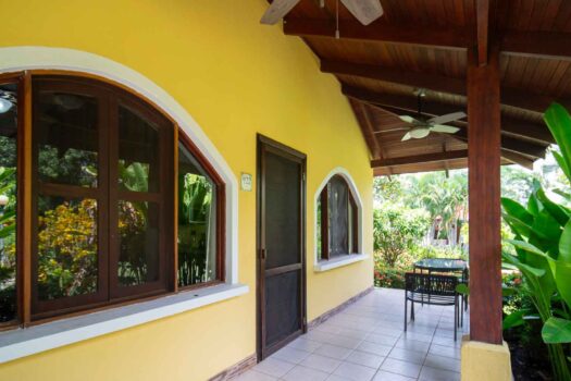 Cozy and Relaxing Villa Steps from Playa Potrero