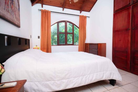 Cozy and Relaxing Villa Steps from Playa Potrero